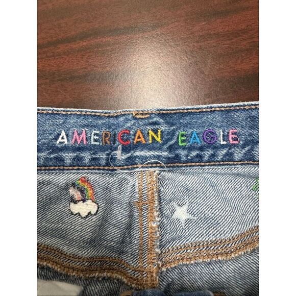 American Eagle 90s Boyfriend Short Embroidered Denim Shorts Size 000 - Picture 3 of 7